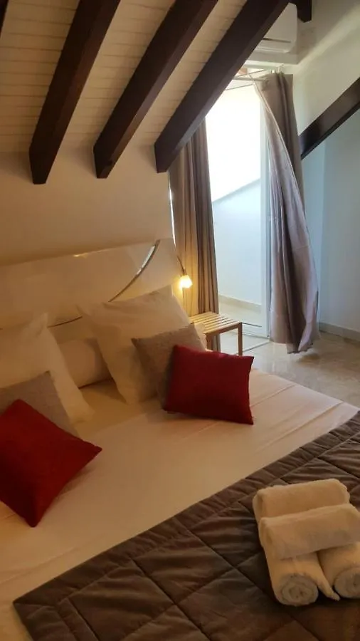 Villa Diamant: Seaside Retreat with Private Pool and Garden Le Diamant