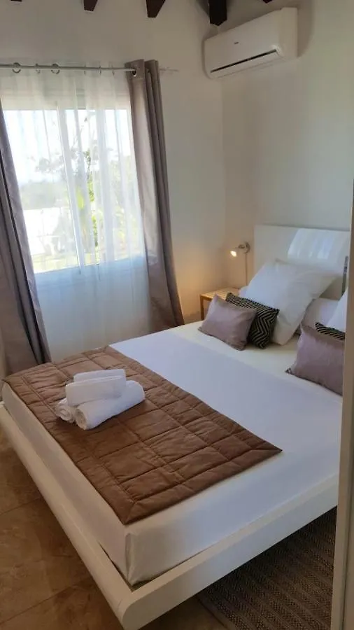 Villa Diamant: Seaside Retreat with Private Pool and Garden Le Diamant